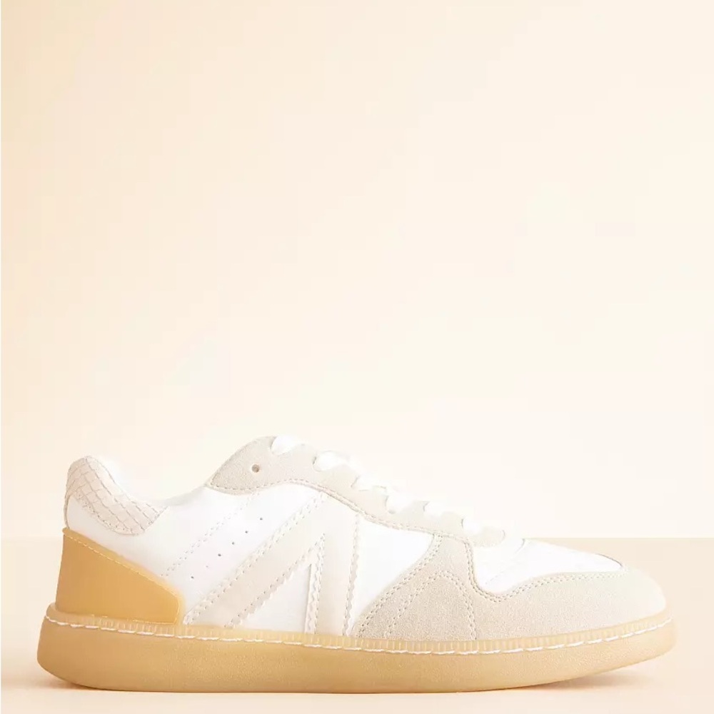 NWOT MIA Vesta Sneakers